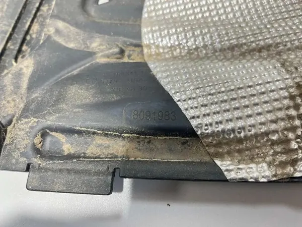 BMW X7 G07 underkroppsskydd vänster bak OEM 8091983 image 3