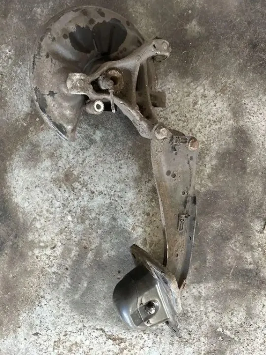 VW Bakre Höger Hjullagerhus OEM 3Q0505436M image 3