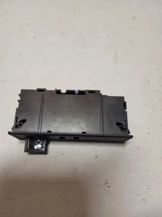 Mercedes-Benz AUX/USB Multimedia-aansluiting OEM A2058200226 image 3