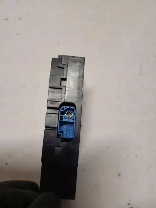 Mercedes-Benz AUX/USB Multimedia-aansluiting OEM A2058200226 image 4