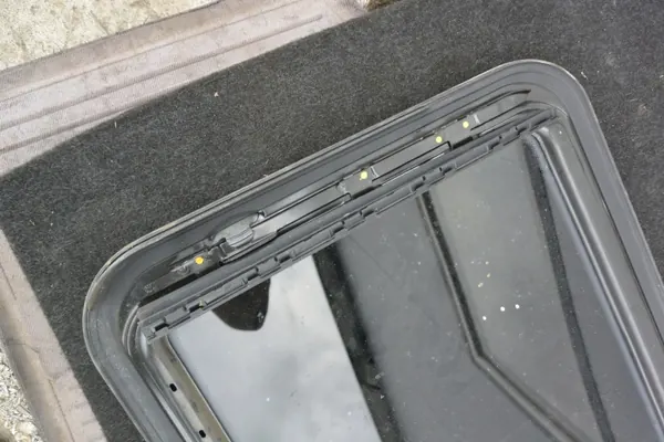 Vitre de toit ouvrant OEM A2517800021 Mercedes W251 image 6