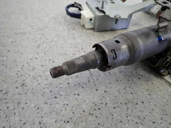 Toyota Yaris II 06-09 servostyrningskolumn OEM image 6