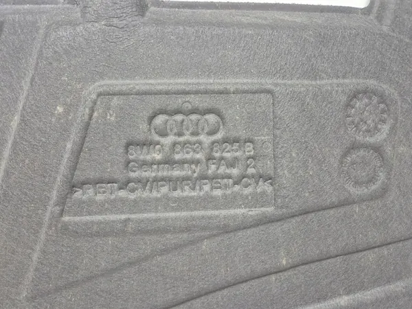 AUDI A4 B9 8W Clip di Isolamento del Cofano Originale 2015- image 4