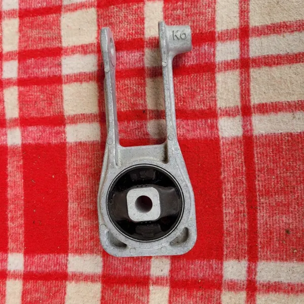 Support Moteur OEM ŁAPA PODUSZKA SILNIKA TOYOTA YARIS IV image 2