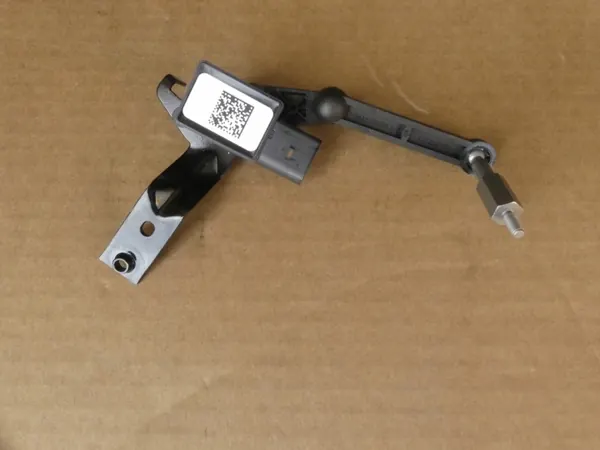 Strålkastarnivåsensor Höger OEM 5WA412522D image 2