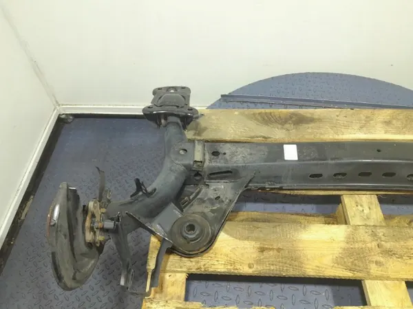 Skoda OE takajousipalkki OEM 5Q0501115 image 3