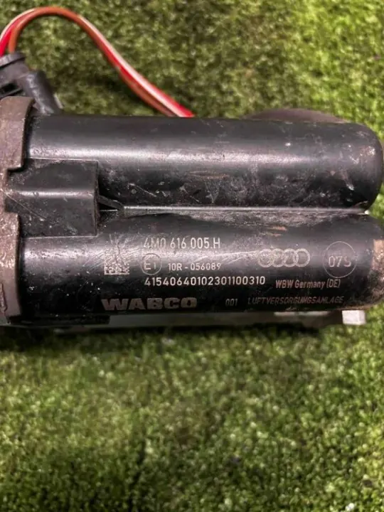 AUDI Q7 (4M) Suspension Compressor 4M0616005H image 5