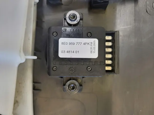 Audi A3 8P Bestuurderszit Schakelcover Links OE image 7