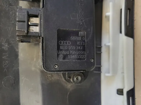 Audi A3 8P Bestuurderszit Schakelcover Links OE image 8