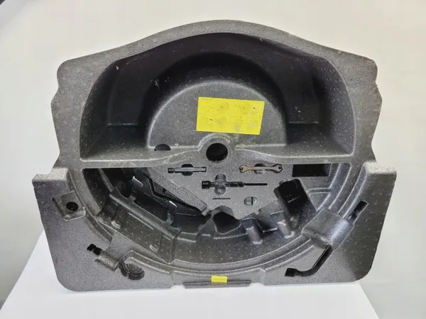 OEM 3D0863470 Rad-Einlage Kofferraum für VW Phaeton image 9