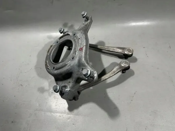 Porsche Hinterer rechter Stoßdämpferhalter OEM 8K0407510P image 2