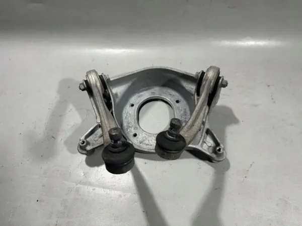 Porsche Hinterer rechter Stoßdämpferhalter OEM 8K0407510P image 3