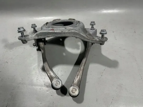 Porsche Hinterer rechter Stoßdämpferhalter OEM 8K0407510P image 6