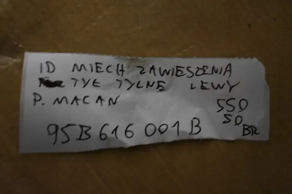 Mola de ar traseira esquerda Porsche Macan image 4