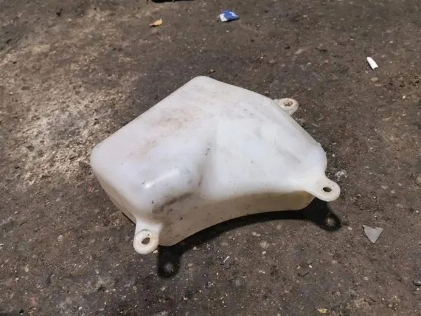 Réservoir d'expansion OEM 1793065J pour Suzuki image 3