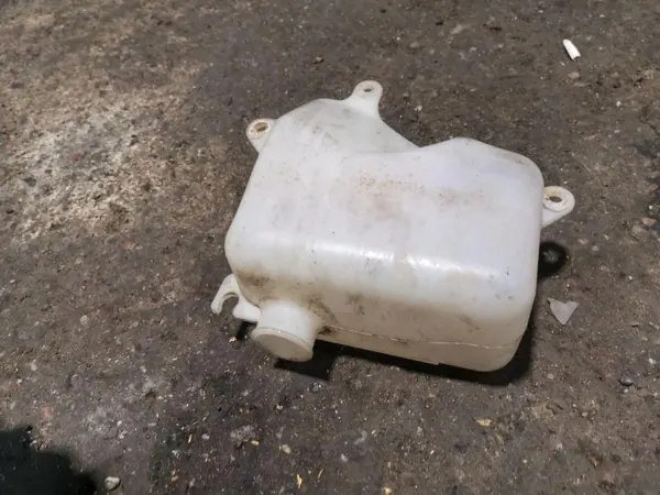 Réservoir d'expansion OEM 1793065J pour Suzuki image 4