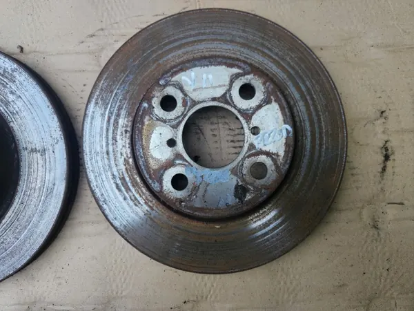 Toyota OE Jarrulevyt & Palat Etu OEM image 3