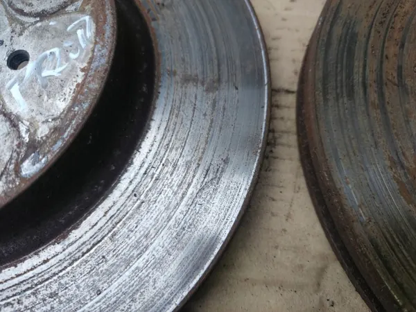 Toyota OE Jarrulevyt & Palat Etu OEM image 4