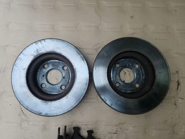 Toyota OE Jarrulevyt & Palat Etu OEM image 5