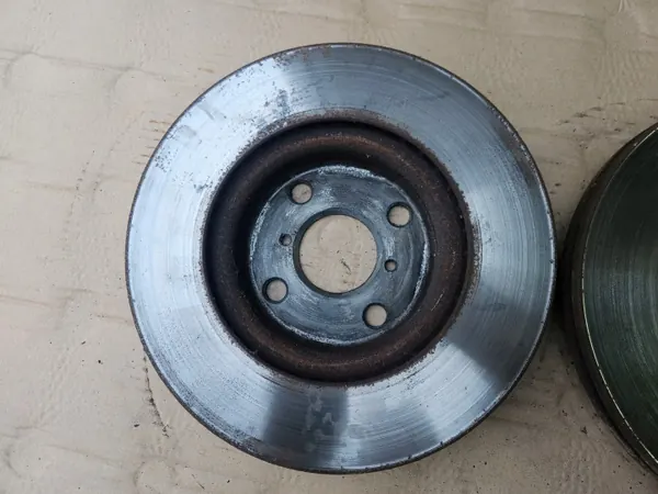 Toyota OE Jarrulevyt & Palat Etu OEM image 6