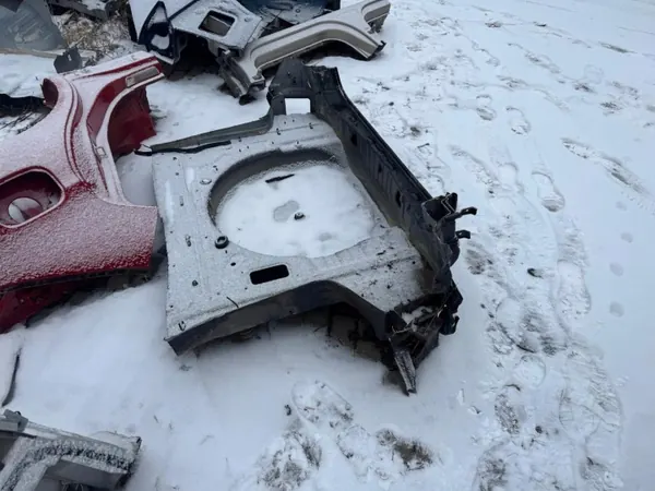 Takapuskuri OEM PAS TYŁ TYLNY WANNA Renault Koleosille image 4