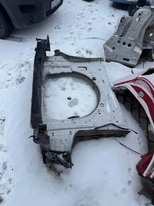 Takapuskuri OEM PAS TYŁ TYLNY WANNA Renault Koleosille image 5