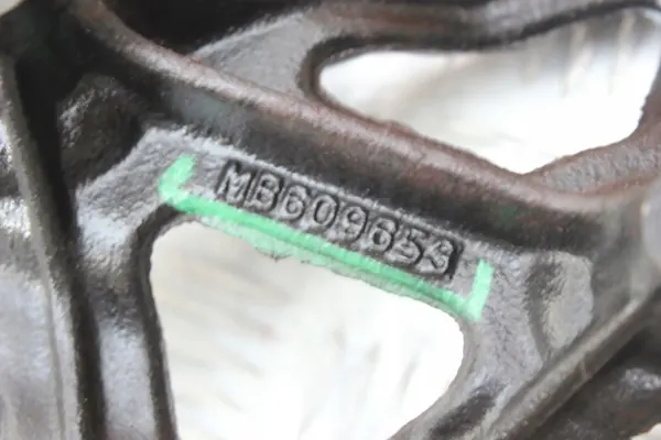 Mitsubishi OE MB609653 Soporte Montaje Usado image 4