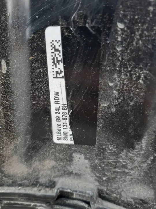 AdBlue-tank Audi A4 B9 OEM 8W0131878BH - Begagnad image 3