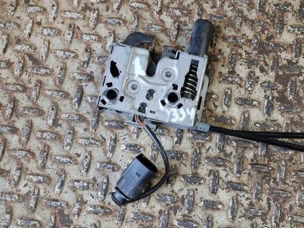 Q3 83A Motorhuvudlänk 83A823531 image 2