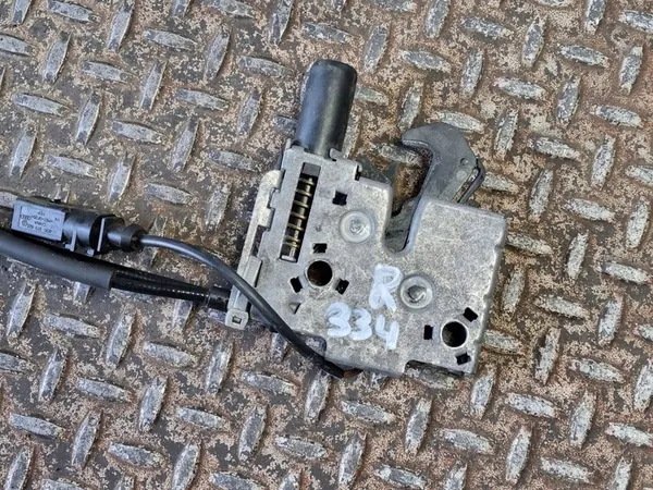 Q3 83A Motorhuvudlänk 83A823531 image 3