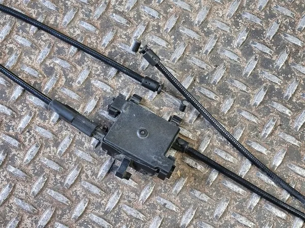 Q3 83A Motorhuvudlänk 83A823531 image 4