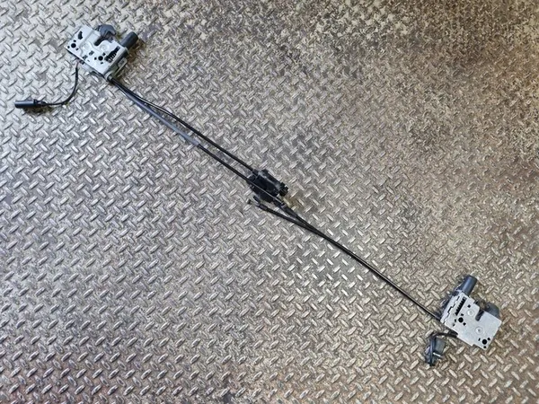 Q3 83A Motorhuvudlänk 83A823531 image 5