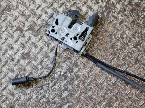 Q3 83A Motorhuvudlänk 83A823531 image 6