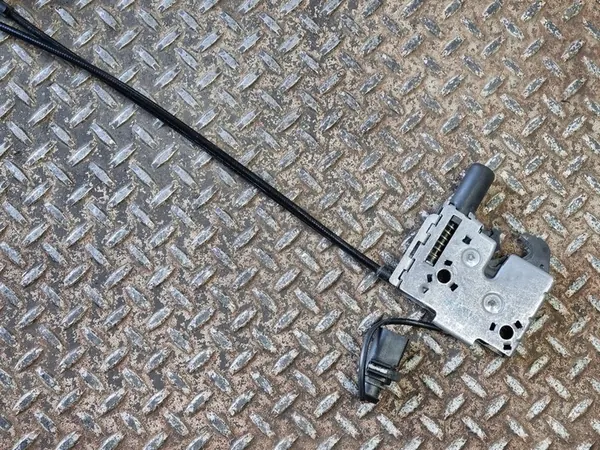 Q3 83A Motorhuvudlänk 83A823531 image 7