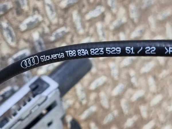 Q3 83A Motorhuvudlänk 83A823531 image 8