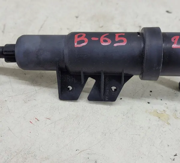 Ford Focus Koplampensproeier OEM XS41-13L015-AA image 3