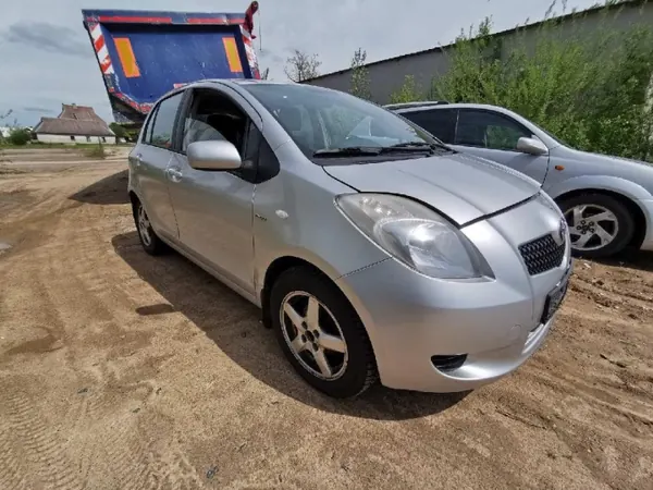 Toyota Yaris takaovi lukko oikea OEM as2 EIS-2669012 image 4