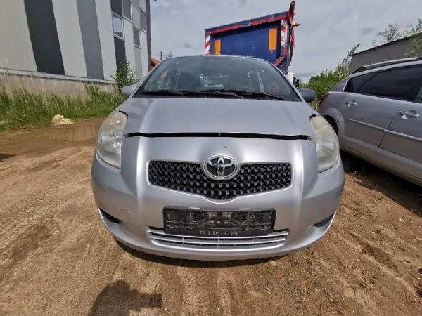 Toyota Yaris takaovi lukko oikea OEM as2 EIS-2669012 image 5