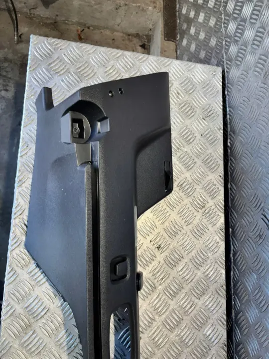 Soporte rodillo estante maletero OEM 799124889R - Usado image 3