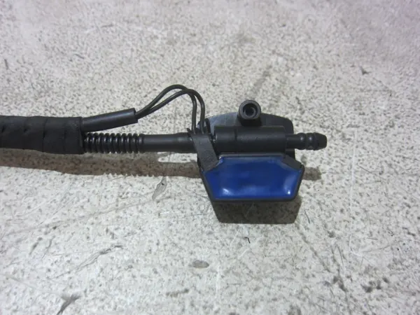 BMW F10 F11 voorruit sproeier OEM 61667205117 image 3
