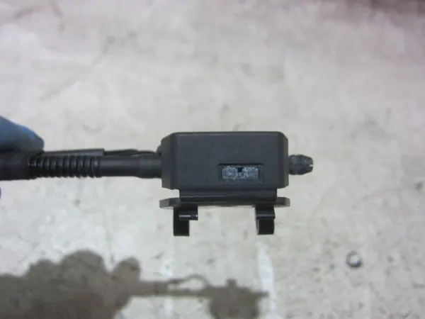 BMW F10 F11 voorruit sproeier OEM 61667205117 image 4