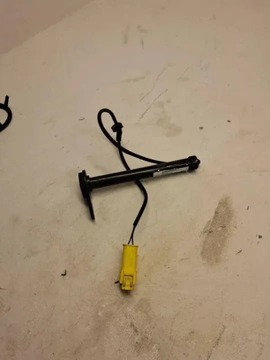 Pasador de bisagra de capó OEM 2539060300 Mercedes-Benz image 2