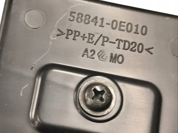Toyota Highlander Mukiteline OEM 588210E060 - Käytetty image 7