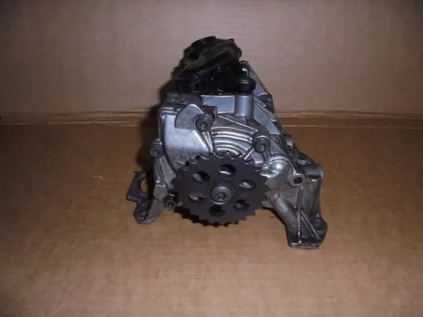 Begagnad oljepump OEM 851375607 för BMW X1 F48 1.5D image 4