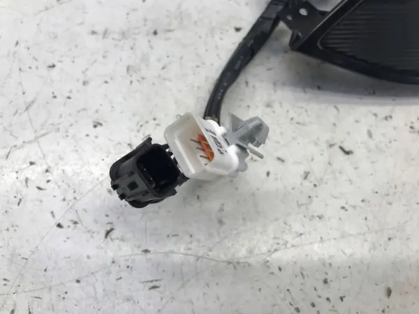 Interruptor OEM 99240-G6600 para porta-malas - Kia Picanto image 3