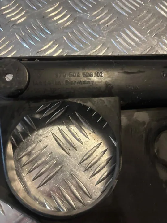 Porsche Panamera Windschutzscheibenabdeckung OEM 97050453302 image 3