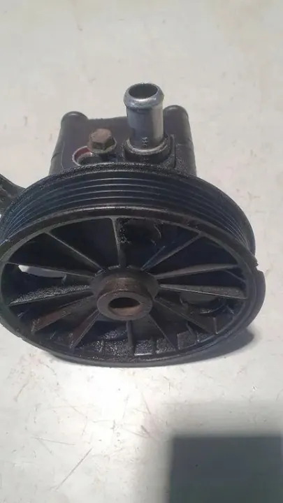 Pompe direction OEM 7611332138 pour Volvo 2.4D D5 image 2