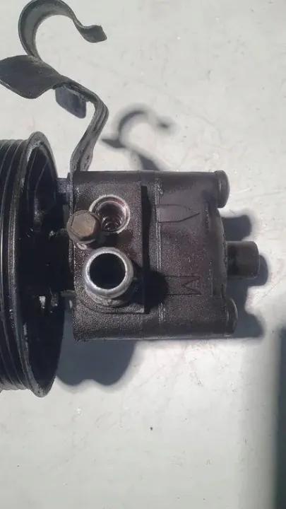 Pompe direction OEM 7611332138 pour Volvo 2.4D D5 image 4
