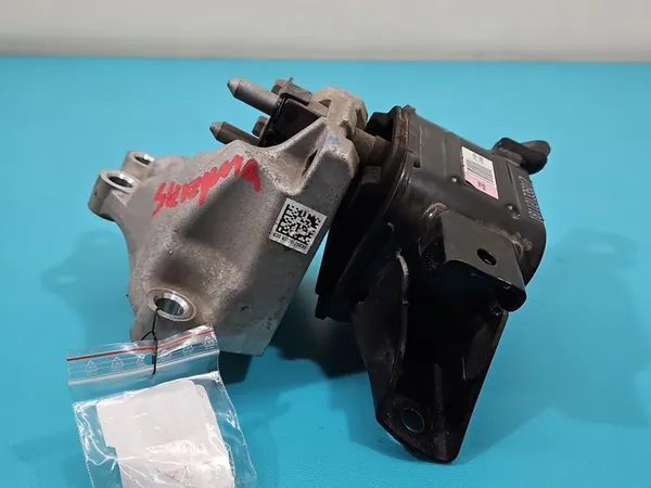 Hyundai Elantra VI Vaihteiston Kiinnike 1.6 16V 21830-J3000 image 5