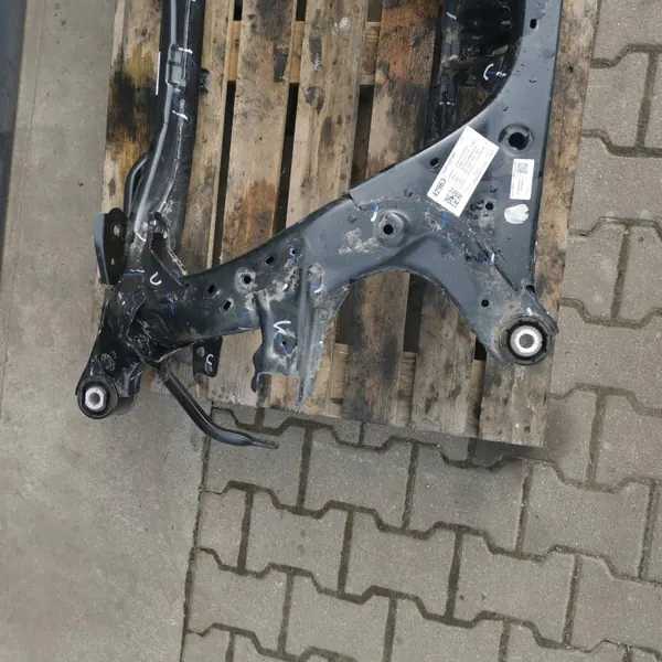 Tesla Model Y Hinterachsschwinge OEM 1044580-01-D image 4